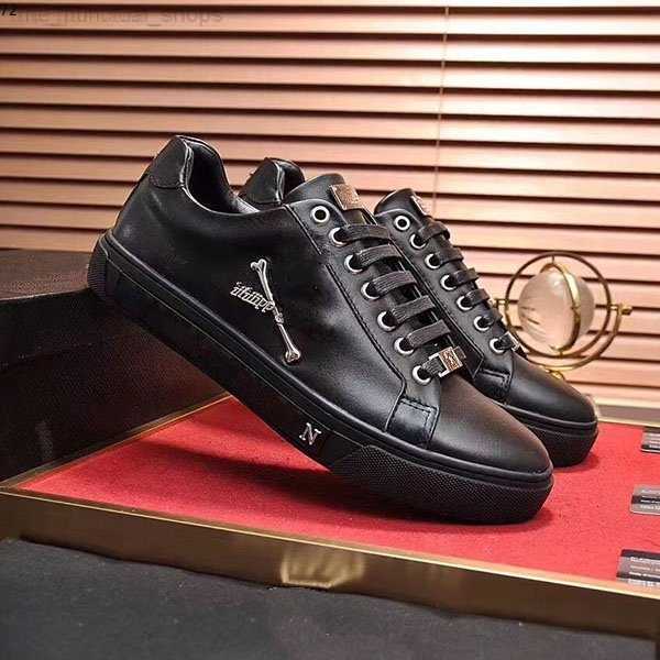 Starbags PP Italian skull latest mixed color rivet men's shoes advanced leather avantgarde counter high quality Size 38-45
Starbags PP Italian skull latest mixed color rivet men's shoes advanced leather avantgarde counter high quality Size 38-45