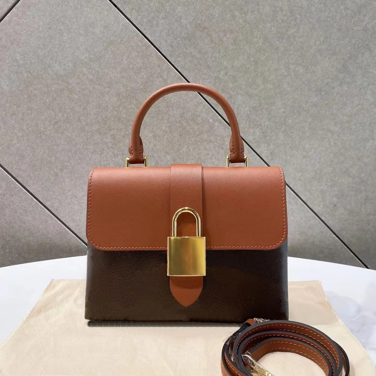 M44322 LOCKY BB Shoulder bag Messenger luxurys Designer handbags baguette Purses Tote cowhide classic toiletry strap weekend Cross Body Womens men hobo Clutch Bags, Mon0gram green
M44322 LOCKY BB Shoulder bag Messenger luxurys Designer handbags baguette Purses Tote cowhide classic toiletry strap weekend Cross Body Womens men hobo Clutch Bags, Mon0gram green