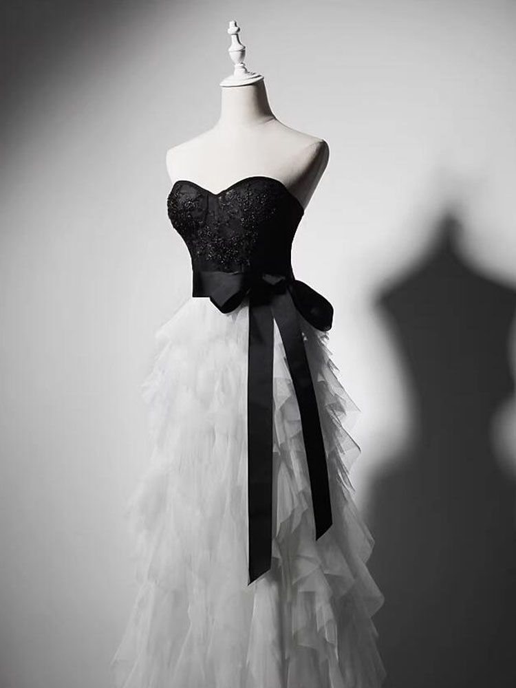 Fancy White and Black Prom Dresses Sweetheart Lace-Up Back Floor Length Party Gowns Sexy Top Applique with Beads