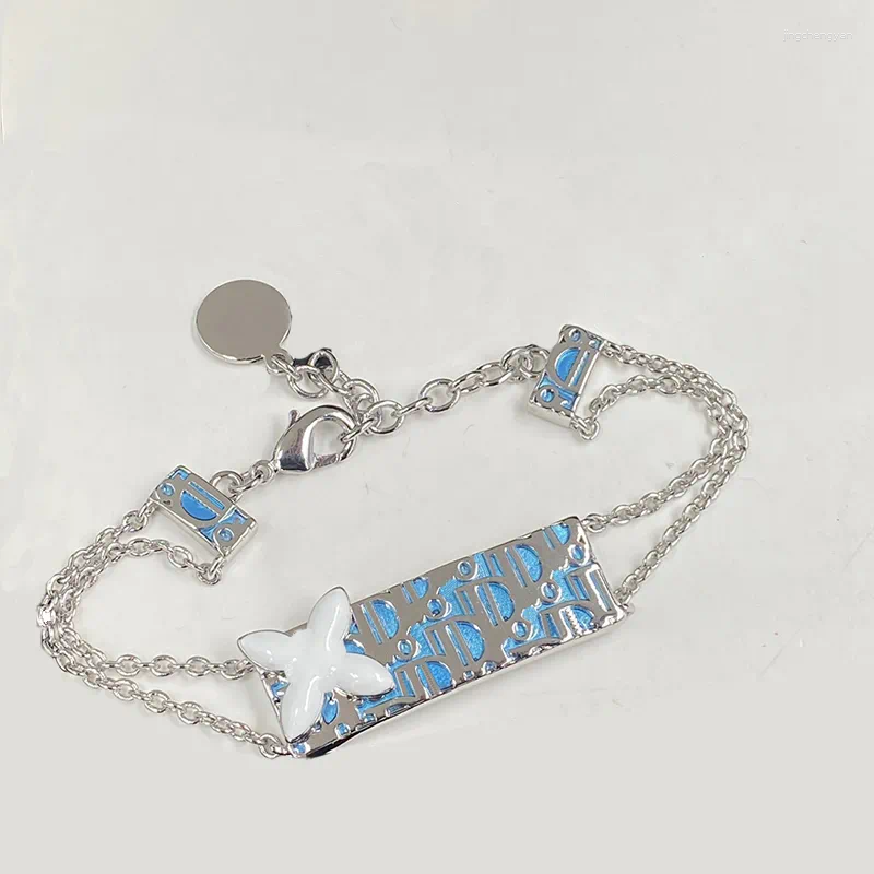 Bangle Luxurys Designers Bracelet Womens Sweet Fashion Double Layer Necklace Woman Exquisite And Versatile Jewelry Classic Leisure Gift
Bangle Luxurys Designers Bracelet Womens Sweet Fashion Double Layer Necklace Woman Exquisite And Versatile Jewelry Classic Leisure Gift