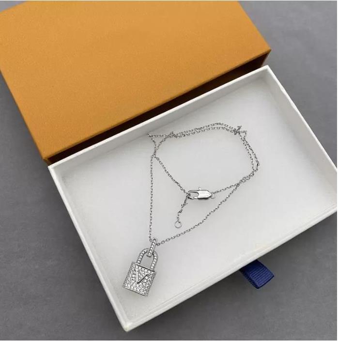 Pendant Necklaces Womens Lock Necklace Designer Luxury Pendant Diamonds Necklaces Fashion For Women Mens Gold Silver Necklace Unisex Couple Jewelry
Pendant Necklaces Womens Lock Necklace Designer Luxury Pendant Diamonds Necklaces Fashion For Women Mens Gold Silver Necklace Unisex Couple Jewelry