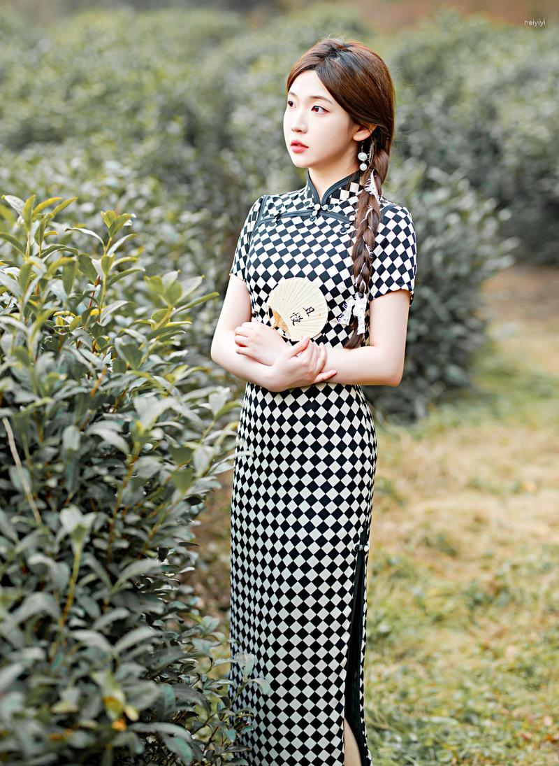 Ethnic Clothing Classic Retro Chinese Traditional Mandarin Collar Qipao Summer Women Elegant Vintage Short Sleeve Cheongsams
Ethnic Clothing Classic Retro Chinese Traditional Mandarin Collar Qipao Summer Women Elegant Vintage Short Sleeve Cheongsams