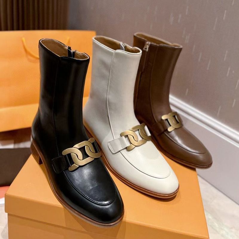 Autumn winter zipper fashion boots woman Flat Travel sneaker leather lady letter ankle boot Soft cowhide women Metal buckle designer shoes Large size 35-42 with box, White
Autumn winter zipper fashion boots woman Flat Travel sneaker leather lady letter ankle boot Soft cowhide women Metal buckle designer shoes Large size 35-42 with box, White