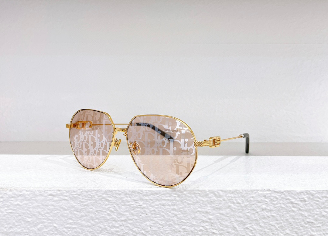 Sunglasses For Men Women Summer Designers A1U Style Anti-Ultraviolet Retro Plate Frameless Glasses Random Box
Sunglasses For Men Women Summer Designers A1U Style Anti-Ultraviolet Retro Plate Frameless Glasses Random Box