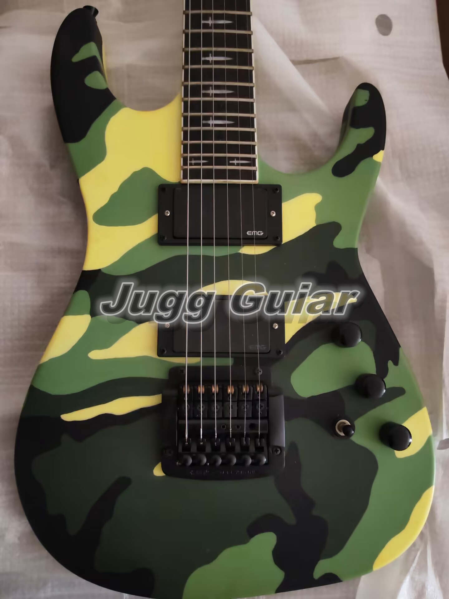 Rare Hand Work Jeff Hanneman Signature Urban Green Camo Electric Guitar Kahler Bridge H Dagg Inlay China EMG Pickups 9V Battery Box Black Hardware
Rare Hand Work Jeff Hanneman Signature Urban Green Camo Electric Guitar Kahler Bridge H Dagg Inlay China EMG Pickups 9V Battery Box Black Hardware
