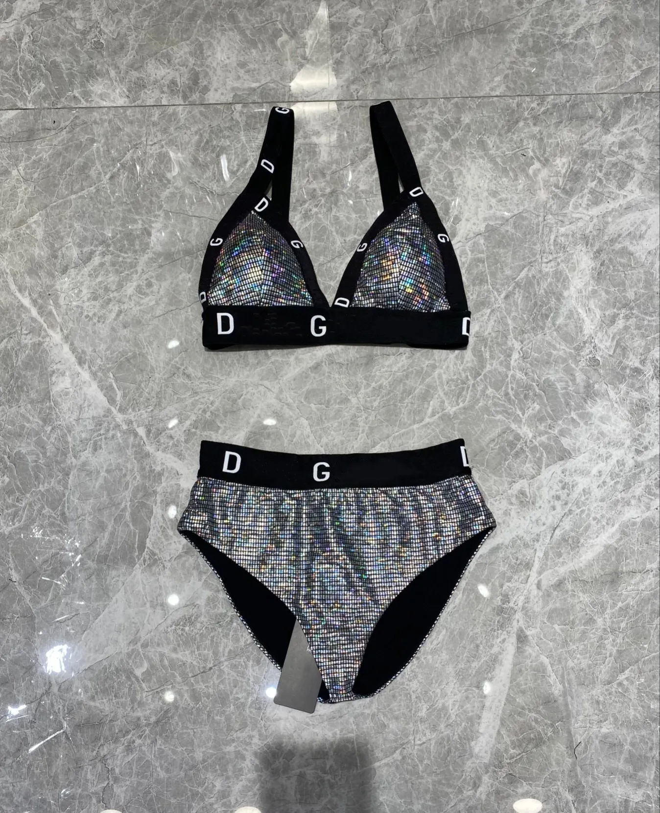 Designer bikini swimsuit 2023 New women' bikini designer women' swimsuit summer fashion beach sports set laser Dazzle sports set designers bathing suit swimwear, Black
Designer bikini swimsuit 2023 New women' bikini designer women' swimsuit summer fashion beach sports set laser Dazzle sports set designers bathing suit swimwear, Black