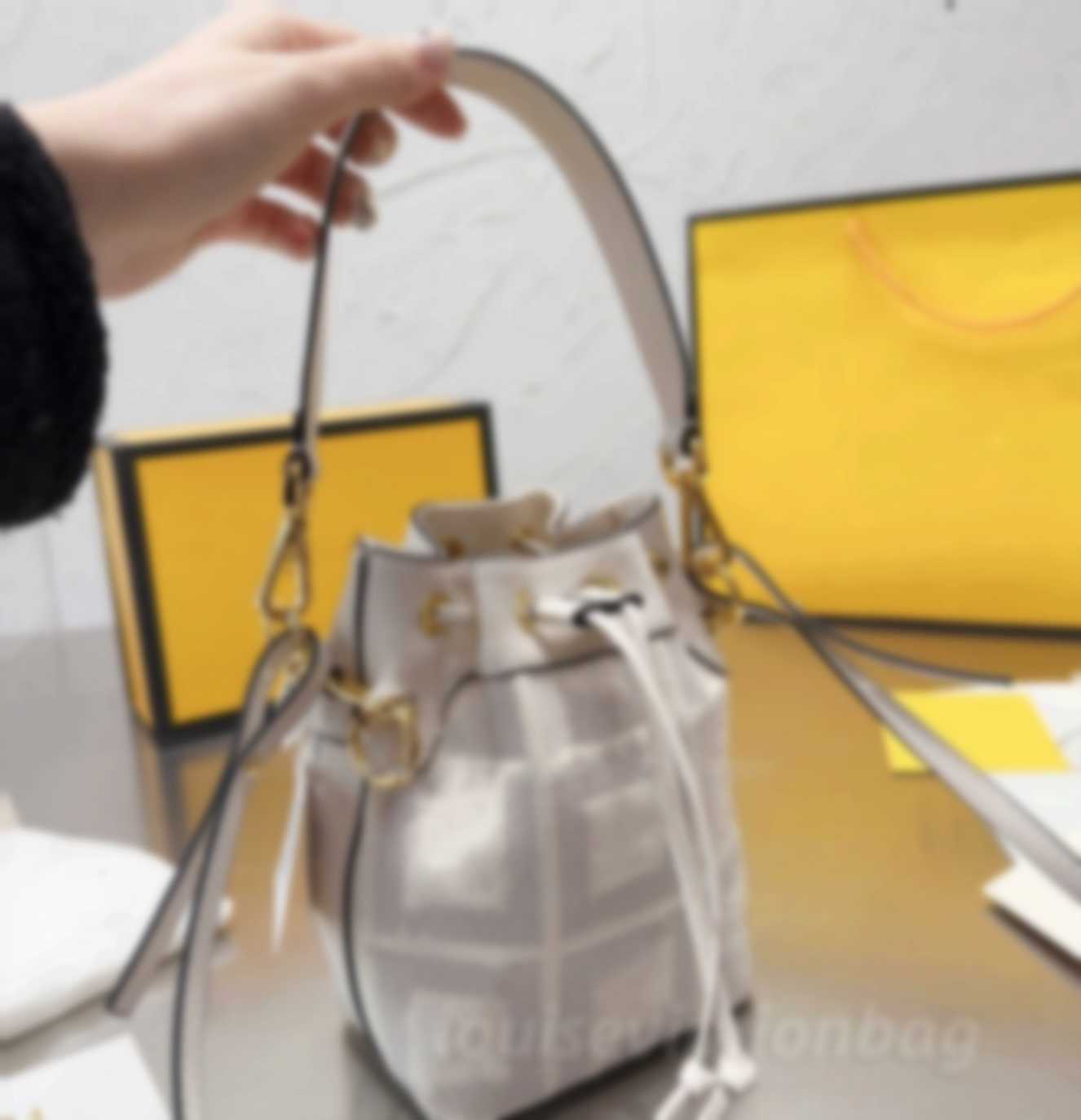 Fashion quality Leather bucket Drawstring tote bag Embossing handbag classic Luxury Designer womens mens clutch Wallet handbags gym hobo crossbody shoulder bag, 1 678156
Fashion quality Leather bucket Drawstring tote bag Embossing handbag classic Luxury Designer womens mens clutch Wallet handbags gym hobo crossbody shoulder bag, 1 678156