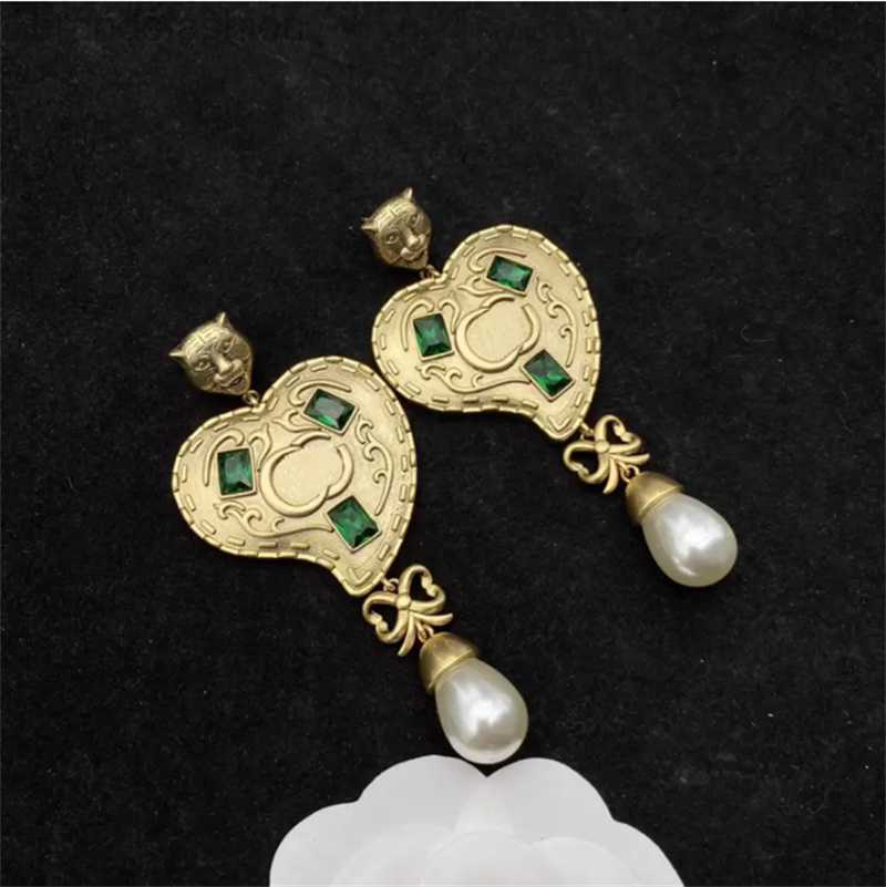 Retro Tiger Earring Designer Jewelry Fashion Women Heart Earrings For Womens Luxury Golden Ear Stud Pendant Pearl Earrings Patry 2204113WU
Retro Tiger Earring Designer Jewelry Fashion Women Heart Earrings For Womens Luxury Golden Ear Stud Pendant Pearl Earrings Patry 2204113WU