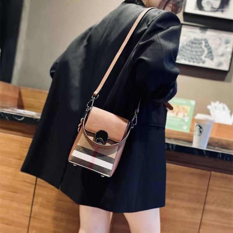 Evening Bags Genuine Leather Casual Shoulder Bag 2023 Ladies Lattice Luxury Crossbody Fashion Trend Women Mobile Phone, Brown
Evening Bags Genuine Leather Casual Shoulder Bag 2023 Ladies Lattice Luxury Crossbody Fashion Trend Women Mobile Phone, Brown