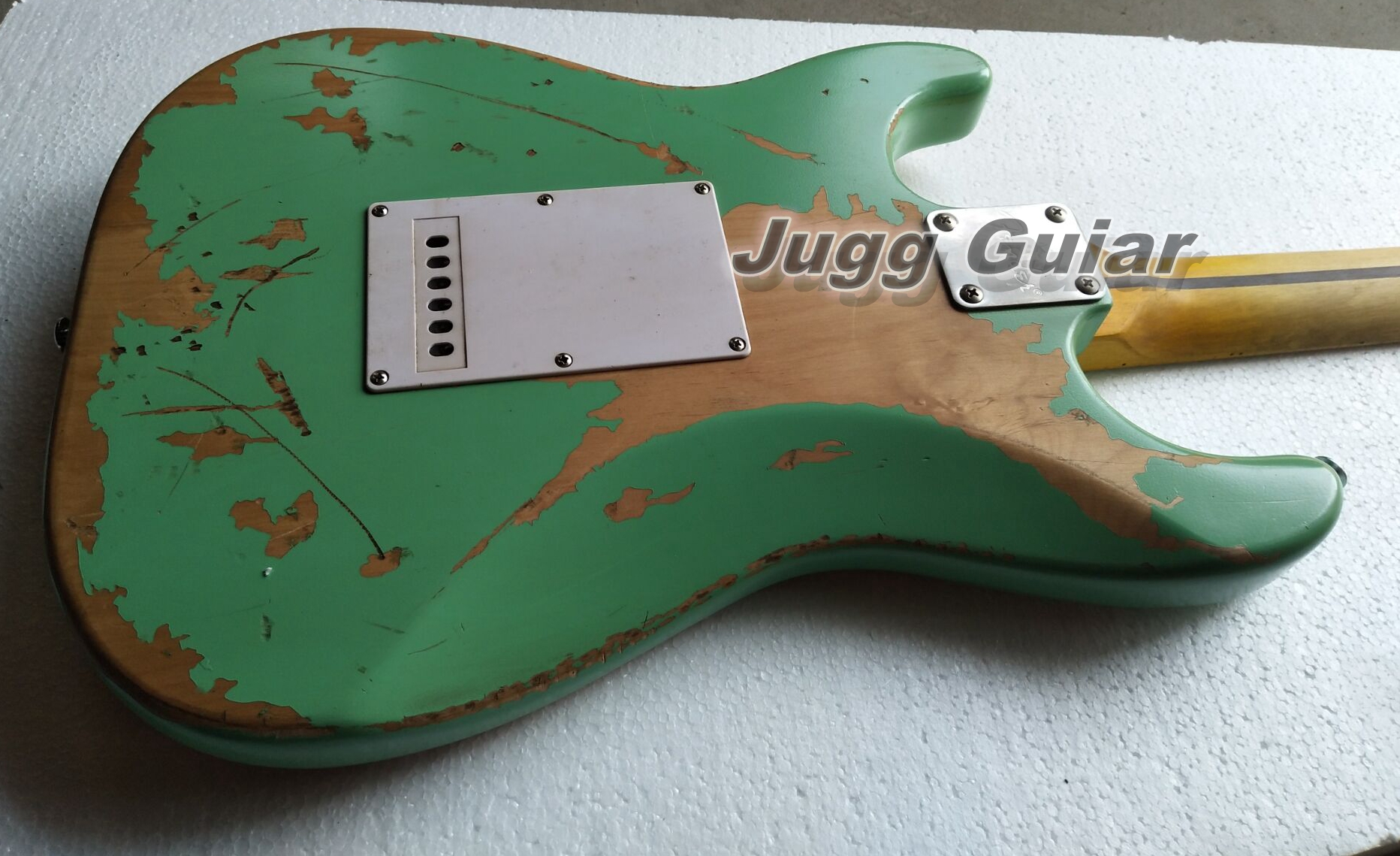 Heavy Distressed Nitrocellulose Lacquer Green Electric Guitar Alder Body, 3 Saddle Bridge, Vintage Tuners, Tremolo BridgeWhammy Bar