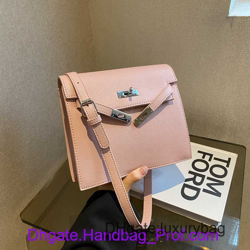 Hrems Designer Wholesale kyllie tote bags online store Korean Fashion Small Bag 2023 Spring Summer New Womens Simple Lychee Pattern Shoulder V With Real Logo, Pink
Hrems Designer Wholesale kyllie tote bags online store Korean Fashion Small Bag 2023 Spring Summer New Womens Simple Lychee Pattern Shoulder V With Real Logo, Pink