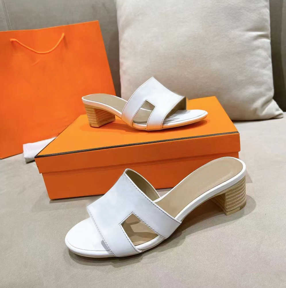 Beach slippers Classic Flat heel Summer Lazy Designer fashion Cartoon Big Head flops leather lady Slides women shoes Hotel Bath Ladies Fashion brand
Beach slippers Classic Flat heel Summer Lazy Designer fashion Cartoon Big Head flops leather lady Slides women shoes Hotel Bath Ladies Fashion brand