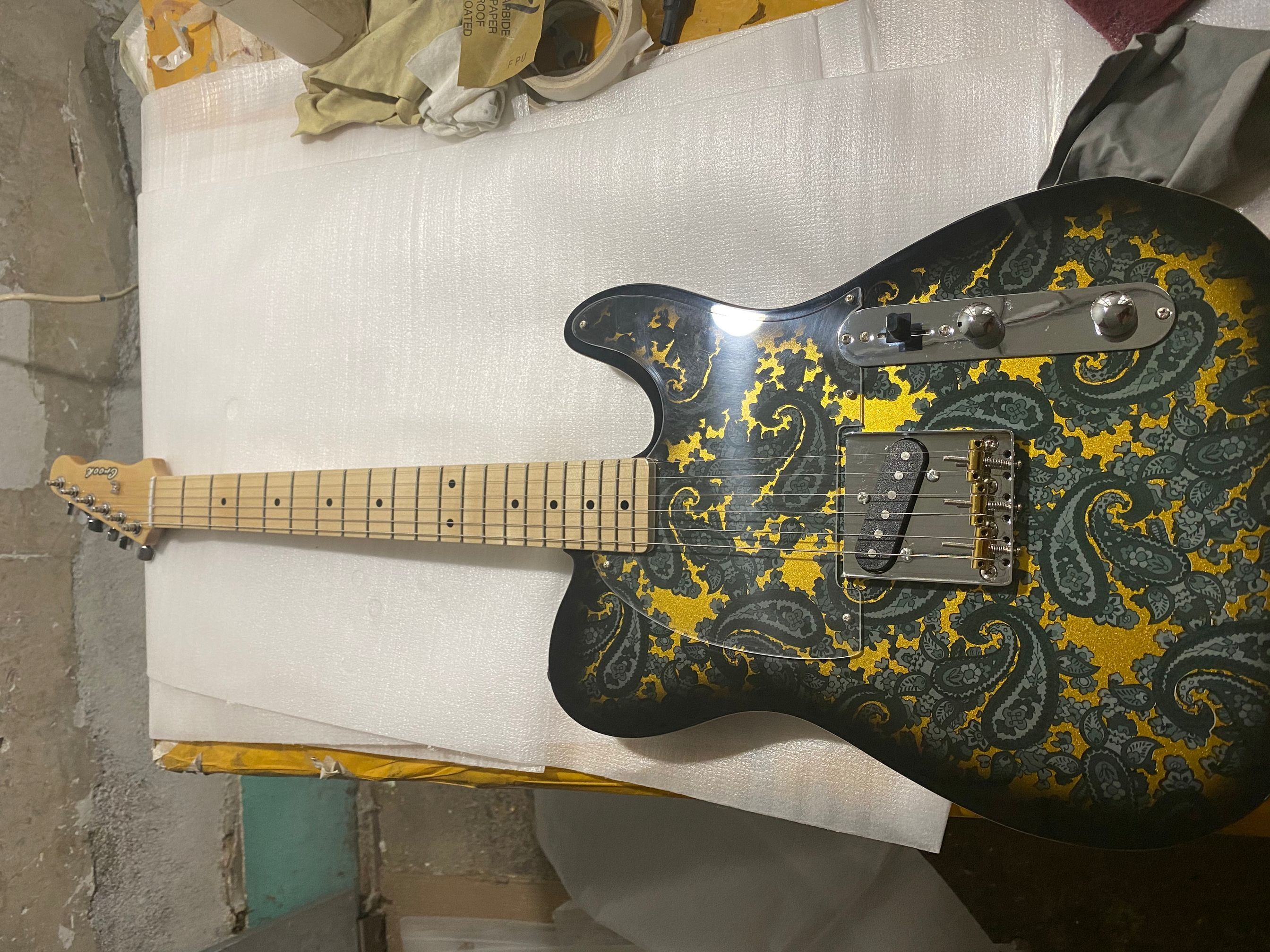 Custom Crook Brad Paisley Signature Black Gold Tele Electric Guitar Maple Neck & Fingerboard, Transparent Pickguard Chrome Hardware
Custom Crook Brad Paisley Signature Black Gold Tele Electric Guitar Maple Neck & Fingerboard, Transparent Pickguard Chrome Hardware