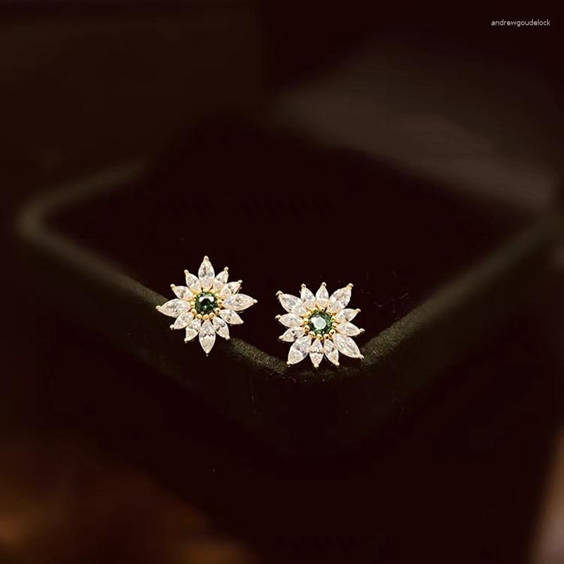 Stud Earrings 2023 Elegant Temperament Crystal Short Simple Banquet Jewelry Accessories Gift
Stud Earrings 2023 Elegant Temperament Crystal Short Simple Banquet Jewelry Accessories Gift