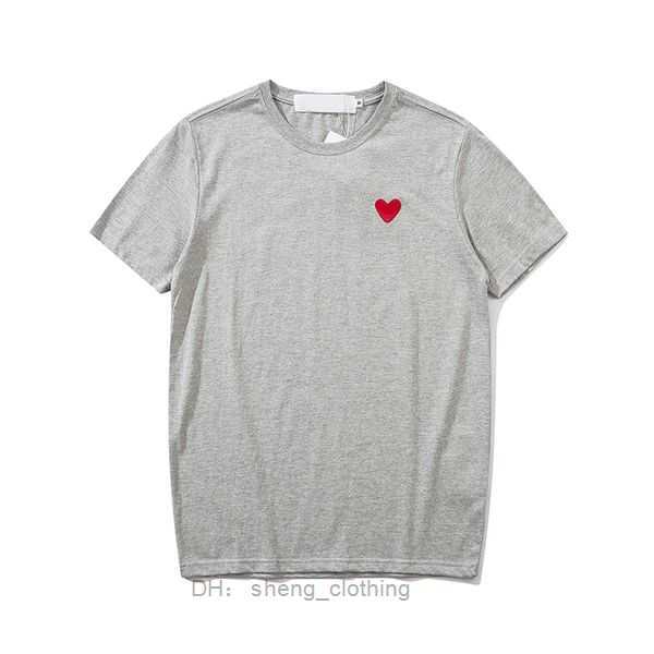 2023 Cdgs Summer Mens Play t Shirt Commes Short Sleeve Womens Des Badge Garcons Embroidery Heart Red 5 WGSK, 20
2023 Cdgs Summer Mens Play t Shirt Commes Short Sleeve Womens Des Badge Garcons Embroidery Heart Red 5 WGSK, 20