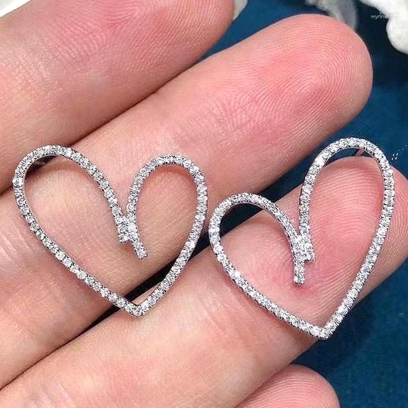 Stud Earrings Huitan Fresh Style Silver Color Hollow Out Heart For Women Delicate Daily Wear Ear Accessory Brilliant CZ Jewelry
Stud Earrings Huitan Fresh Style Silver Color Hollow Out Heart For Women Delicate Daily Wear Ear Accessory Brilliant CZ Jewelry
