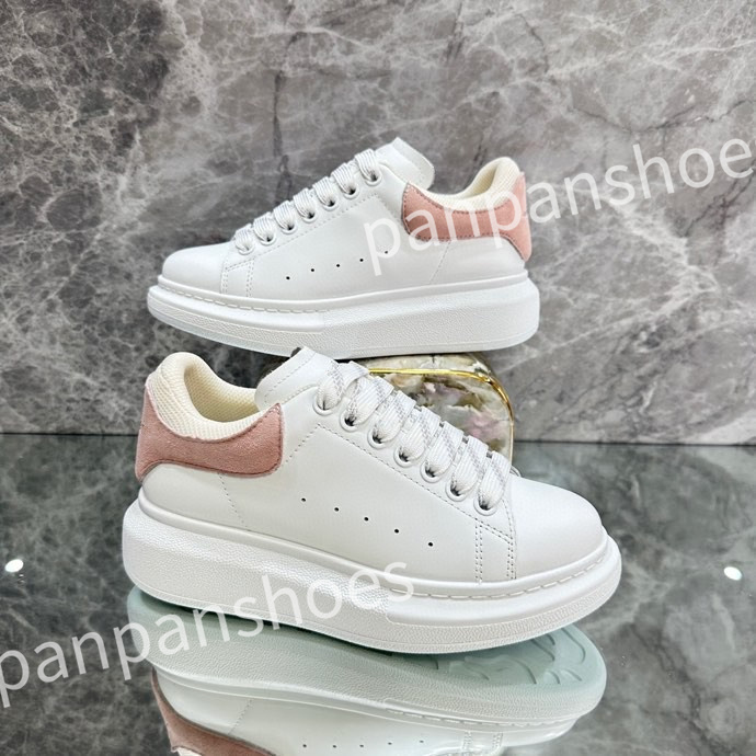 Top Luxurys Designer sneaker shoe women Casual shoes mens leather white platforms with black outdoor sneakers size 35-46, 11
Top Luxurys Designer sneaker shoe women Casual shoes mens leather white platforms with black outdoor sneakers size 35-46, 11