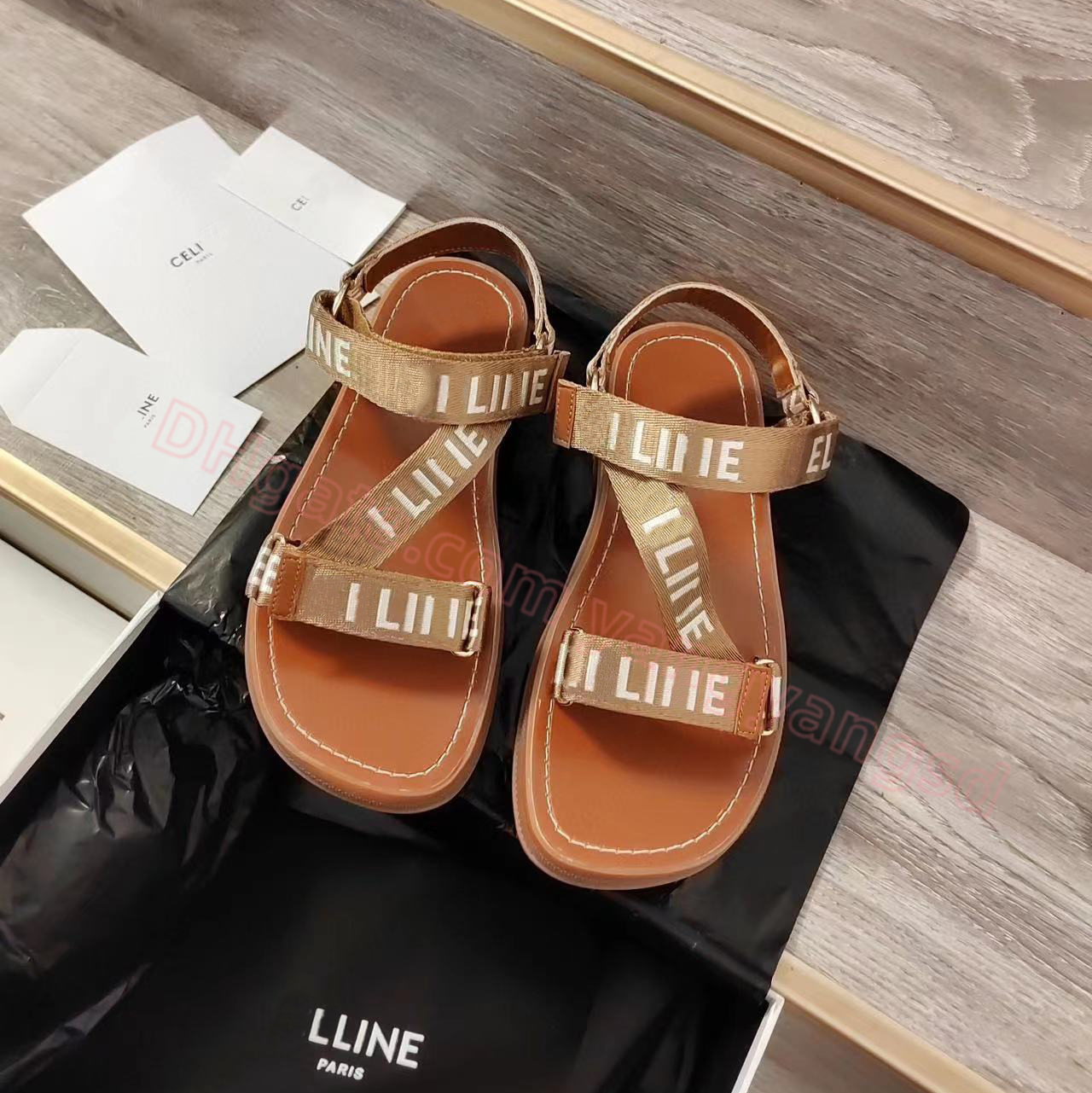 High quality Designer Sandals Slides LEO strappy sandals calfskin Nylon straps factory footwear Slippers men womens Luxury sandals slides adjustable straps shoes, Color#3
High quality Designer Sandals Slides LEO strappy sandals calfskin Nylon straps factory footwear Slippers men womens Luxury sandals slides adjustable straps shoes, Color#3