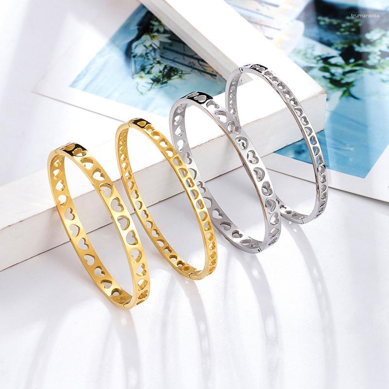 Bangle High Quality Unique Design Hollow Peach Heart Stainless Steel Bracelet Ladies Love Fashion Jewelry Gift Wholesale Raym22
Bangle High Quality Unique Design Hollow Peach Heart Stainless Steel Bracelet Ladies Love Fashion Jewelry Gift Wholesale Raym22