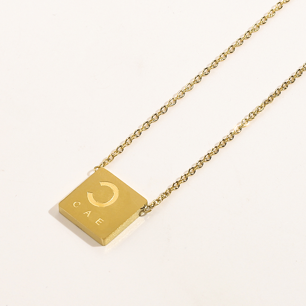 Fashion Designer Brand Letter Pendant Necklaces Luxury Mens Womens Golden Chain Geometric18K Gold Plated Necklace Sweater Chains Jewelry Gift Accessories ZG1327
Fashion Designer Brand Letter Pendant Necklaces Luxury Mens Womens Golden Chain Geometric18K Gold Plated Necklace Sweater Chains Jewelry Gift Accessories ZG1327