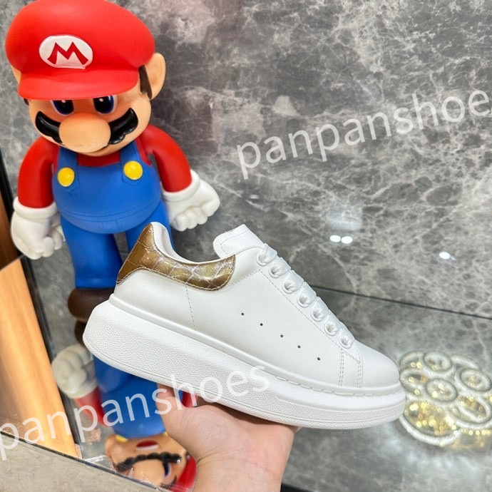 New top Hot Luxurys Designer Sneakers Casual shoe Leather Lace Up Men Fashion Platform White Black mens womens Espadrilles Sports Trainer, 06
New top Hot Luxurys Designer Sneakers Casual shoe Leather Lace Up Men Fashion Platform White Black mens womens Espadrilles Sports Trainer, 06
