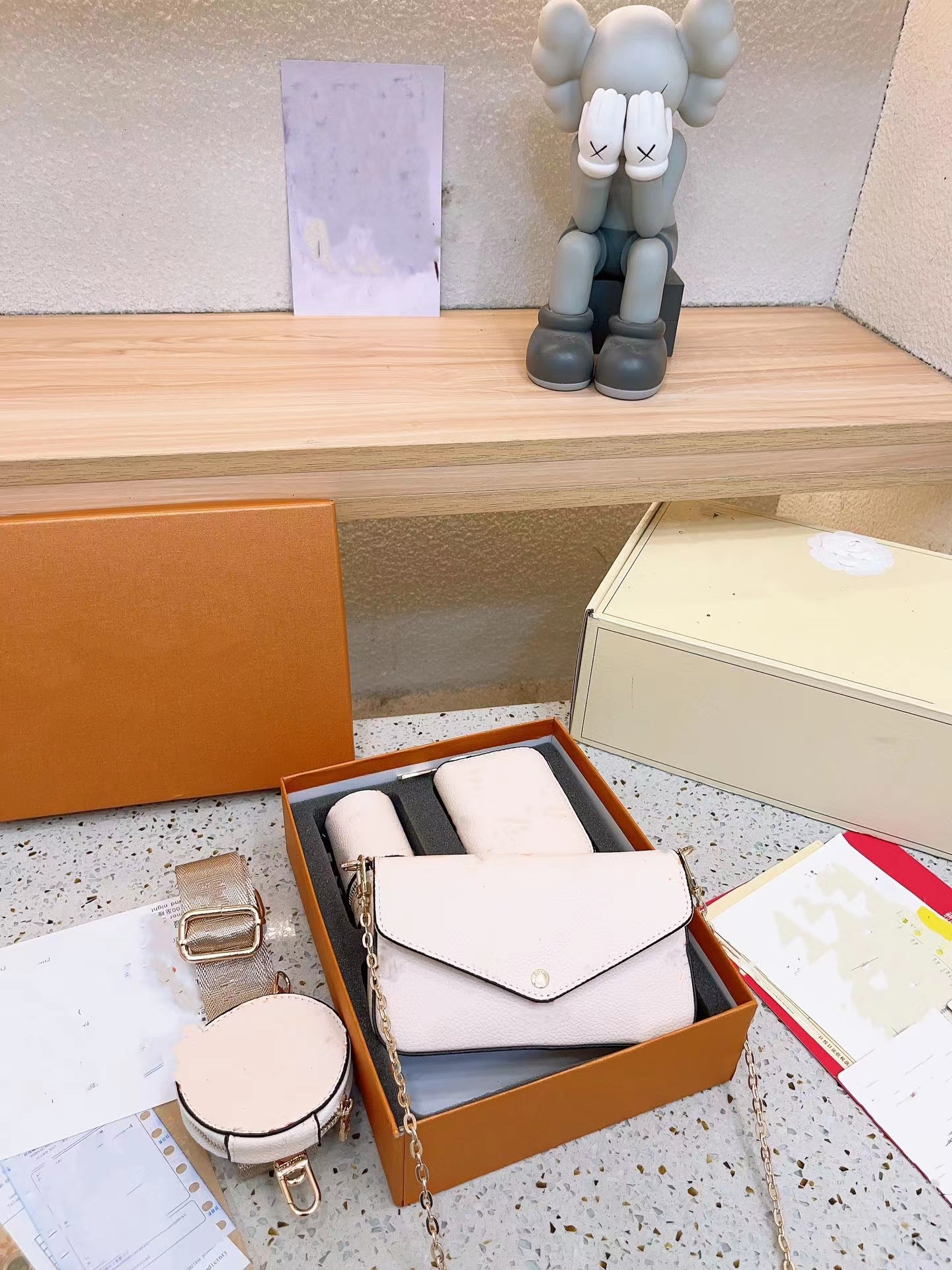 Luxury Designer Replacement Wallet Mini Bag Women's Super Value New Leather Size 18 * 11
Luxury Designer Replacement Wallet Mini Bag Women's Super Value New Leather Size 18 * 11