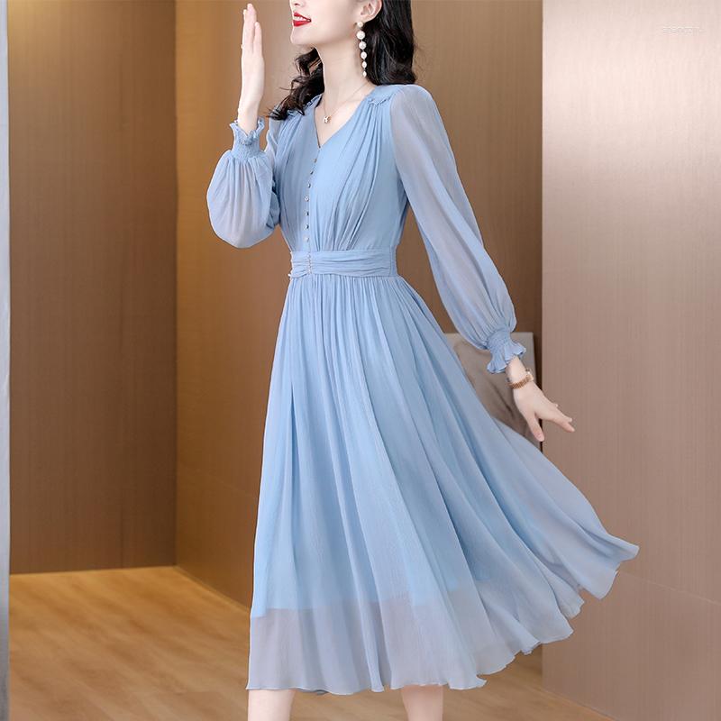 Casual Dresses Elegant Floral Vintage Women Summer Party Dress 2023 Korean Fashion V-Neck Mulberry Silk Tunics Midi Long, Blue
Casual Dresses Elegant Floral Vintage Women Summer Party Dress 2023 Korean Fashion V-Neck Mulberry Silk Tunics Midi Long, Blue