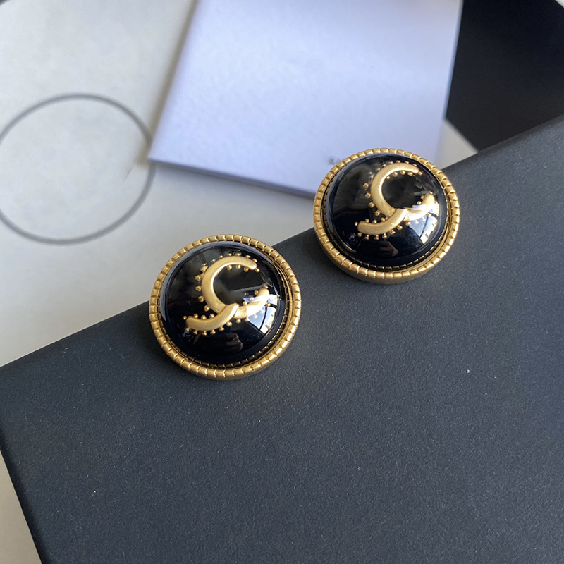 Designer earrings woman Charm earrings Pendant Round design with casual temperament jewlery hundred Christmas Valentine Day jewlery very good
Designer earrings woman Charm earrings Pendant Round design with casual temperament jewlery hundred Christmas Valentine Day jewlery very good