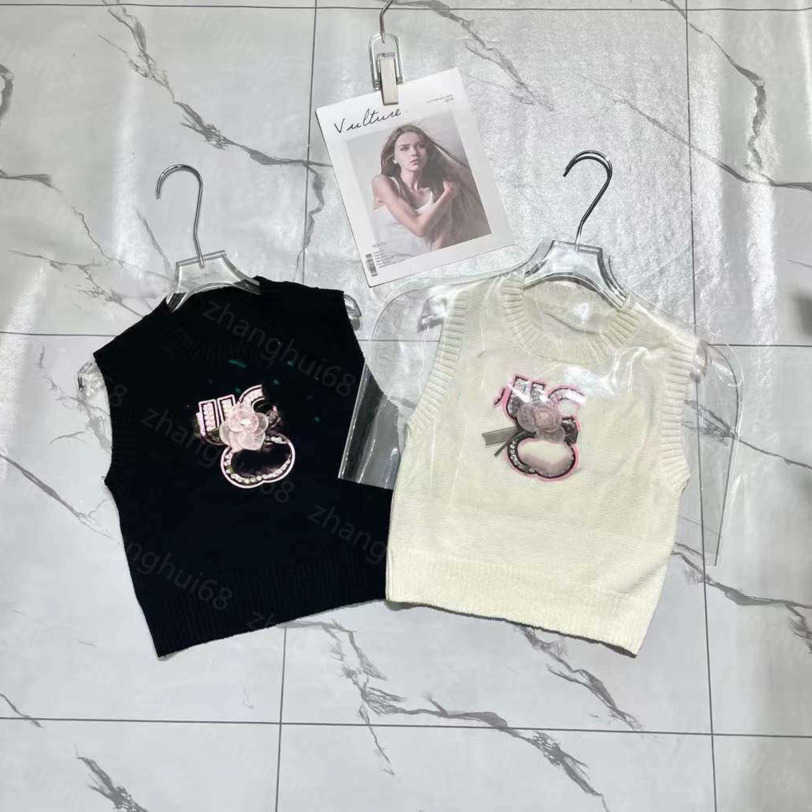 23ss womens designer clothing Womens Knits Solid colored Beaded towel embroidered with diamond logo knitted vest tops High quality womens clothes a1
23ss womens designer clothing Womens Knits Solid colored Beaded towel embroidered with diamond logo knitted vest tops High quality womens clothes a1