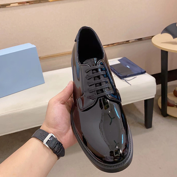 Designer spring and autumn fashion business shoes Soft sole breathable lace-up round head formal heightening leather shoes for men there are 6 to choose from
Designer spring and autumn fashion business shoes Soft sole breathable lace-up round head formal heightening leather shoes for men there are 6 to choose from
