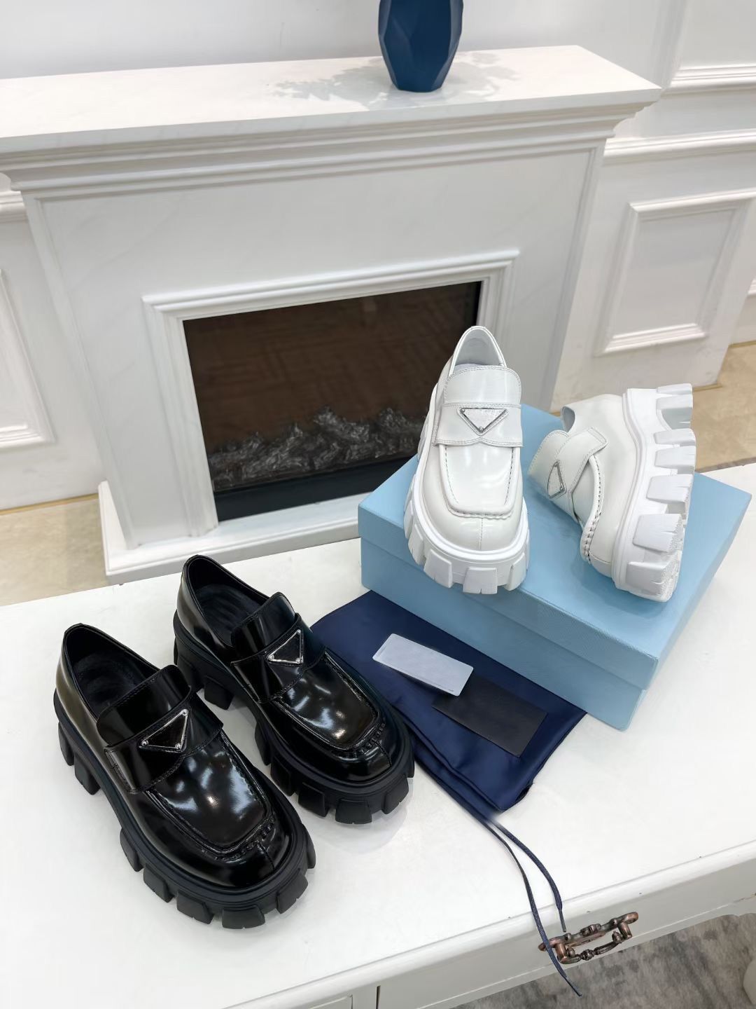 black platform gym Casual shoes women Travel leather lace-up Trainers sneaker cowhide Letters Thick bottom woman designer shoe lady sneakers size 35-42 with box, White
black platform gym Casual shoes women Travel leather lace-up Trainers sneaker cowhide Letters Thick bottom woman designer shoe lady sneakers size 35-42 with box, White