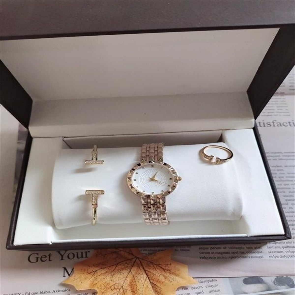 Exquisite quartz watch travel precision life waterproof unique design style watch bracelet ring three-piece set carefully matched
Exquisite quartz watch travel precision life waterproof unique design style watch bracelet ring three-piece set carefully matched