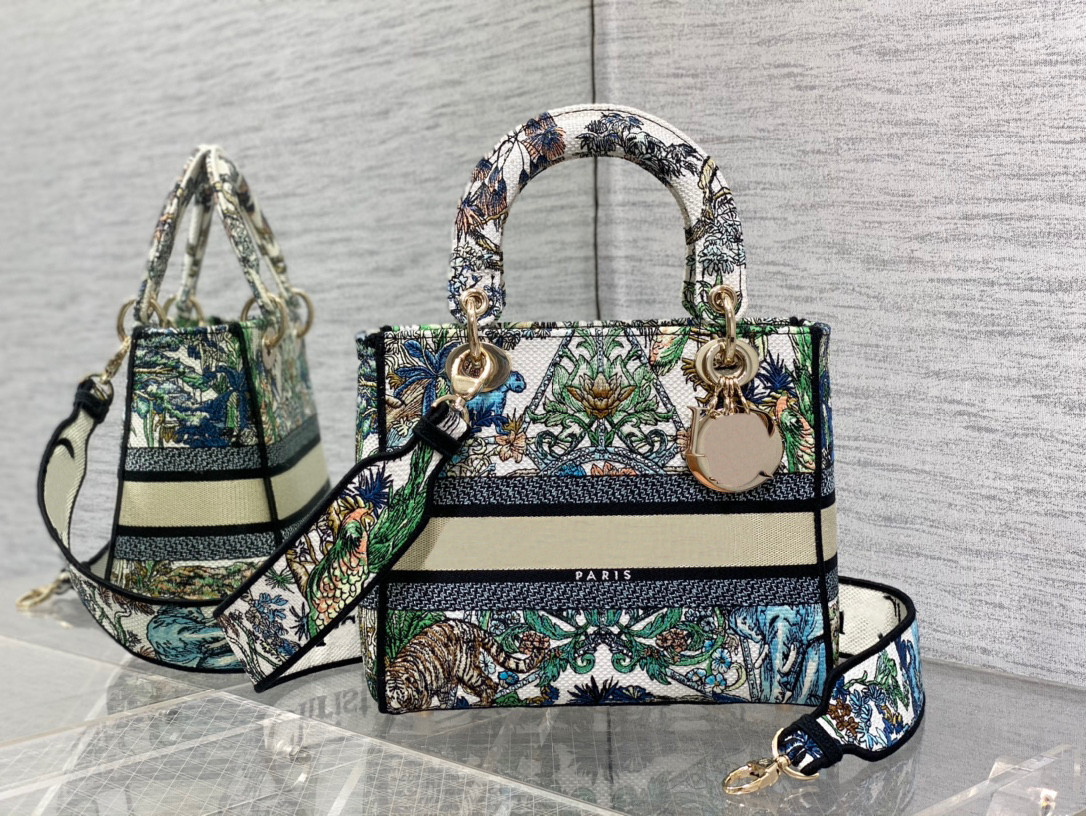 2023 New women's handbag High-end custom quality crossbody bag five check travel star Jungle Garden embroidery shoulder bag full of perfect color
2023 New women's handbag High-end custom quality crossbody bag five check travel star Jungle Garden embroidery shoulder bag full of perfect color
