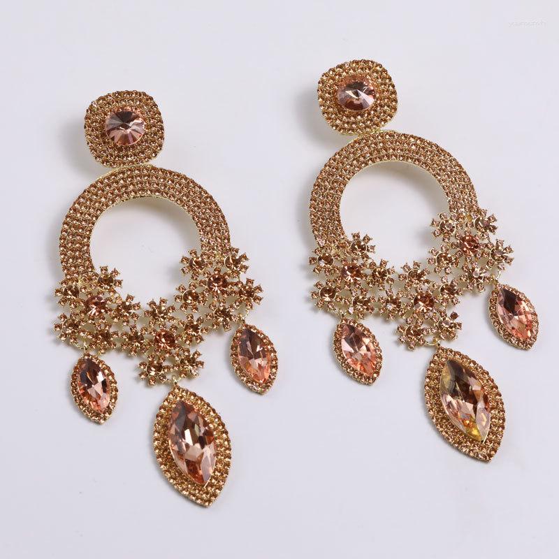 Dangle Earrings European And American Exaggerated Flower Shaped Water Drop Pendant Female Fashion Dinner Decorations
Dangle Earrings European And American Exaggerated Flower Shaped Water Drop Pendant Female Fashion Dinner Decorations