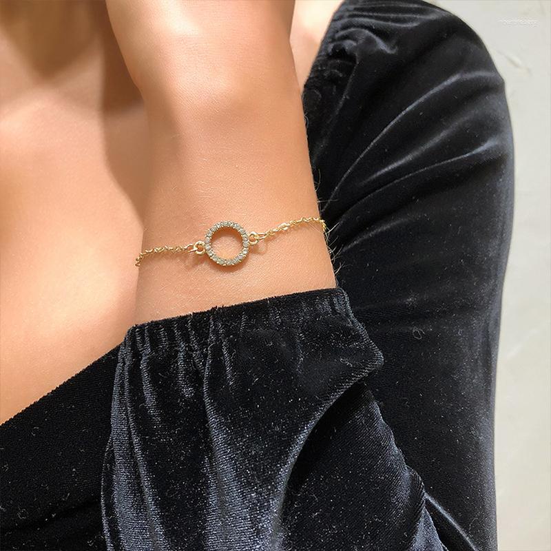 Link Bracelets Exquisite Crystal Zircon Hollow Out Round Bracelet Charming Gold Silver Color Hand Chain Jewelry Women's Party
Link Bracelets Exquisite Crystal Zircon Hollow Out Round Bracelet Charming Gold Silver Color Hand Chain Jewelry Women's Party