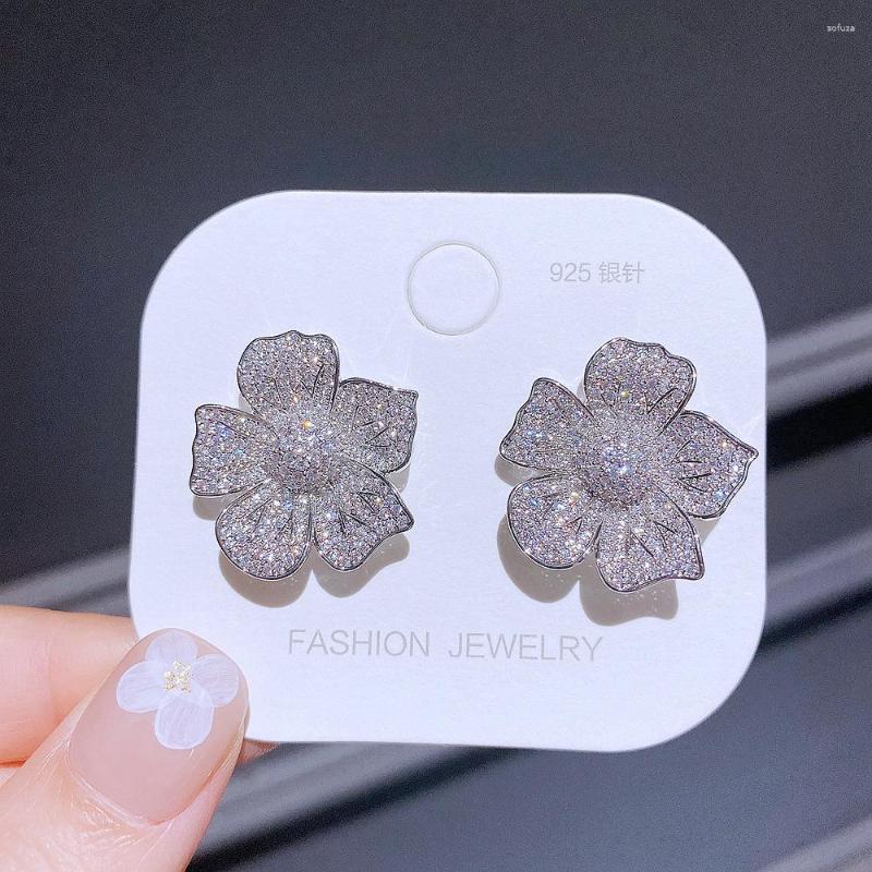 Stud Earrings 925 Silver Needle High Grade Elegant 18K Gold Plated Micro Set Zircon 3D Flower Women's Light Luxury Style Jewelry
Stud Earrings 925 Silver Needle High Grade Elegant 18K Gold Plated Micro Set Zircon 3D Flower Women's Light Luxury Style Jewelry