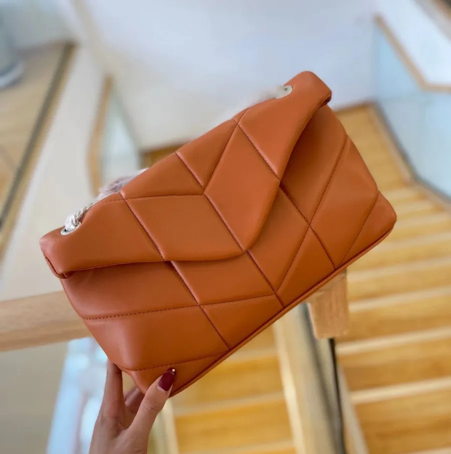 Designer Bag Small sheepskin Cloud bag Fashion classic chain Crossbody bag Commuting shoulder bag
Designer Bag Small sheepskin Cloud bag Fashion classic chain Crossbody bag Commuting shoulder bag