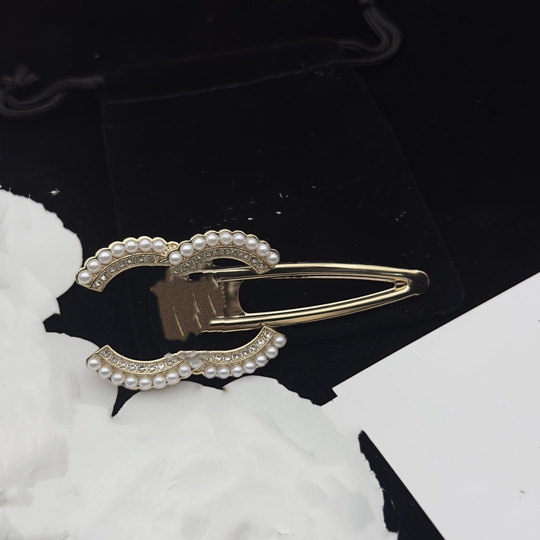 Top Luxury Hairpin Designer Hair Accessories channel Headwear Women Brand Simple Design Headband Leisure Hairclips Fashion Hair Clips Elegant kx10b
Top Luxury Hairpin Designer Hair Accessories channel Headwear Women Brand Simple Design Headband Leisure Hairclips Fashion Hair Clips Elegant kx10b