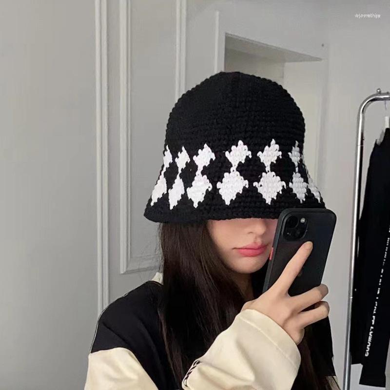 Berets Designer Hand Knitted Bucket Hat Four Seasons Korean Version Versatile Color Matching Basin Cap Outdoor Sunshade Women's Hats
Berets Designer Hand Knitted Bucket Hat Four Seasons Korean Version Versatile Color Matching Basin Cap Outdoor Sunshade Women's Hats