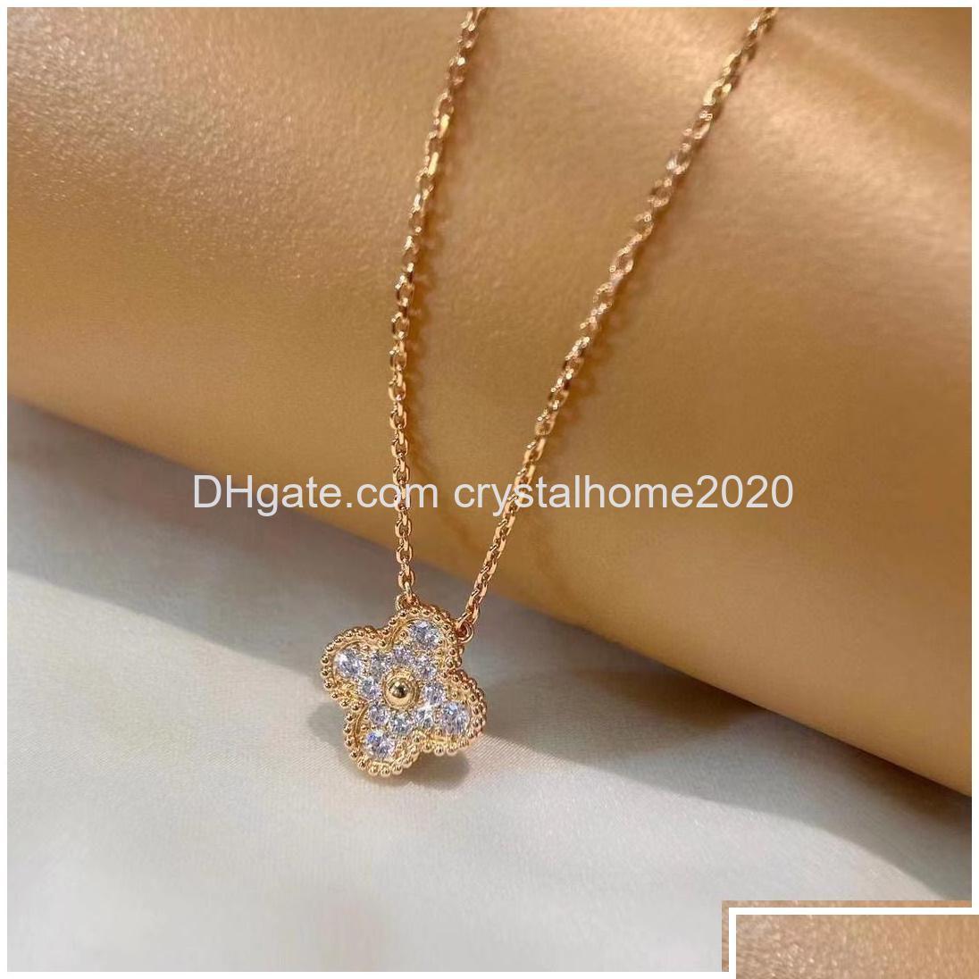Pendant Necklaces Womens Love Clover Designer Brand Luxury Fl Shining Crystal Diamond 4 Leaf Gold Sier Choker Dh1K8
Pendant Necklaces Womens Love Clover Designer Brand Luxury Fl Shining Crystal Diamond 4 Leaf Gold Sier Choker Dh1K8