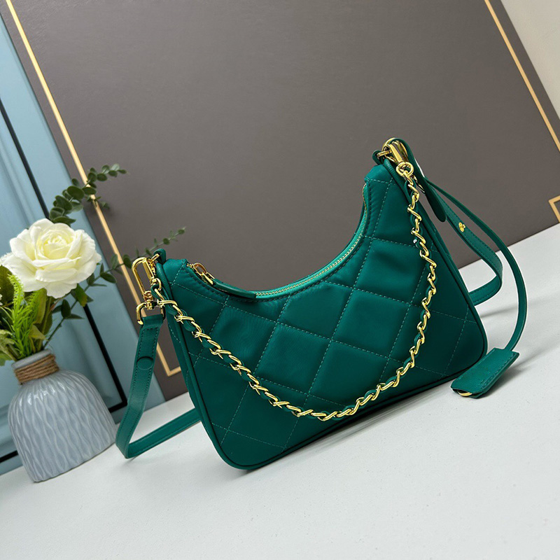 Woman handbag Nylon mini bag chain purses crossbody designer bags cross body half moon purse luxurys totes fashion hobos for women luxury handbags Shoulder hobo, Black
Woman handbag Nylon mini bag chain purses crossbody designer bags cross body half moon purse luxurys totes fashion hobos for women luxury handbags Shoulder hobo, Black