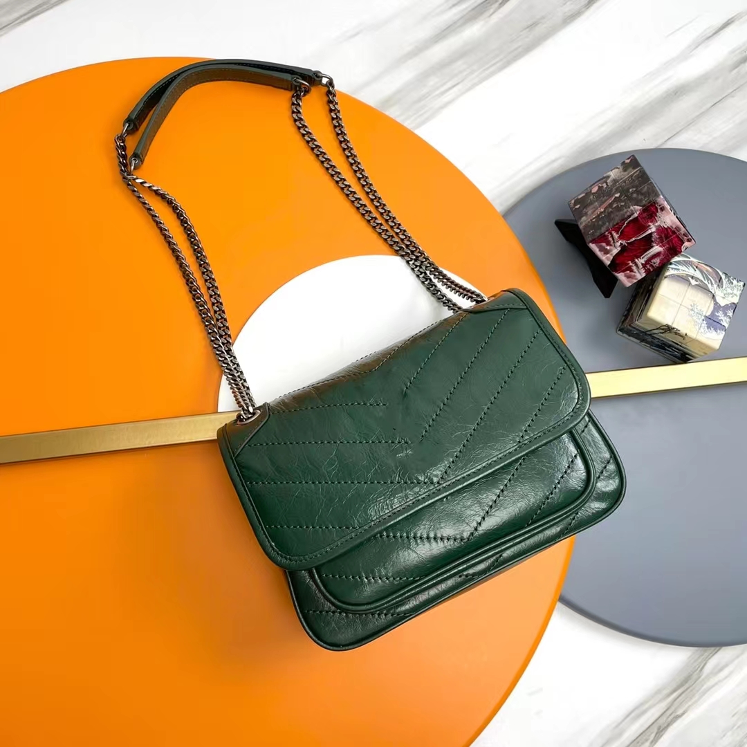 Women's One Shoulder Luxury Handbag High Grade Pleated Wanderer Bag Made of Old Grade Vintage Feel Size 22-16-7 Models
Women's One Shoulder Luxury Handbag High Grade Pleated Wanderer Bag Made of Old Grade Vintage Feel Size 22-16-7 Models