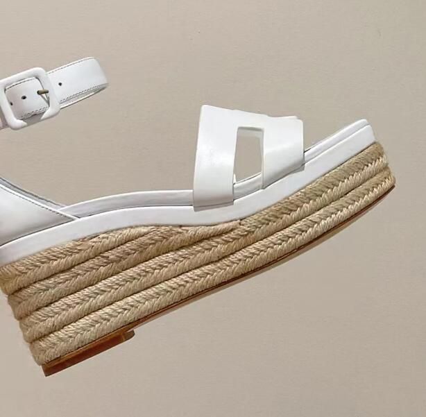 2023 Designer Platform Wedge sandals Leather Slip On Narrow Band wedge shoes Straw muffin soles Loafers Shoes Flats luxury womens high heeled sandal
2023 Designer Platform Wedge sandals Leather Slip On Narrow Band wedge shoes Straw muffin soles Loafers Shoes Flats luxury womens high heeled sandal