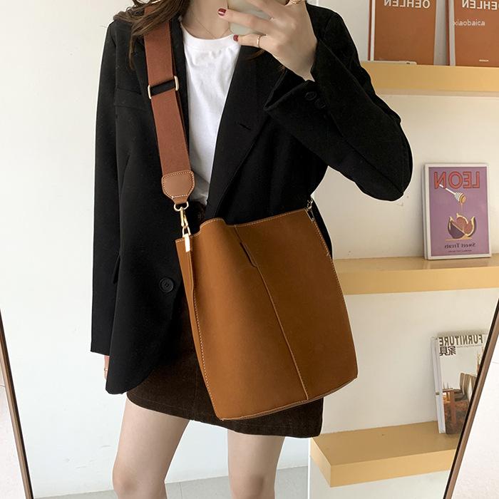 Evening Bags Vintage Nubuck Pu Leather Messenger For Women Luxury Handbags Designer Large Capacity Shoulder Bucket, Brown
Evening Bags Vintage Nubuck Pu Leather Messenger For Women Luxury Handbags Designer Large Capacity Shoulder Bucket, Brown