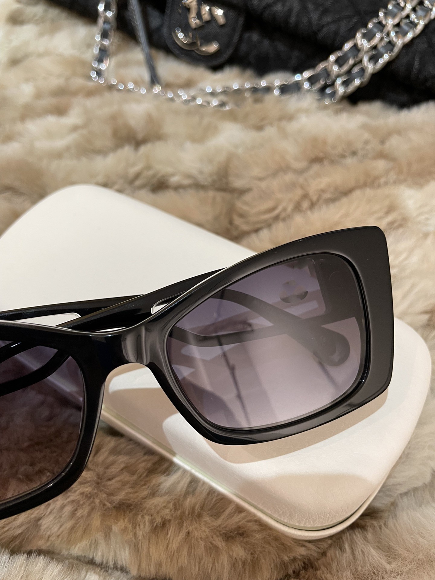 high quality Black sunglasses channel 5430 Designer Sunglasses mens famous fashionable Classic retro luxury brand eyeglass fashion sunglasses for women with box
high quality Black sunglasses channel 5430 Designer Sunglasses mens famous fashionable Classic retro luxury brand eyeglass fashion sunglasses for women with box