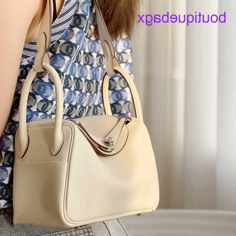 Designer Lindi Bags H Home on sale High end wax wire swift head layer cow leather 26 shoulder bag doctor womanHave Real Logo, Swift milkshake white (silver clasp)
Designer Lindi Bags H Home on sale High end wax wire swift head layer cow leather 26 shoulder bag doctor womanHave Real Logo, Swift milkshake white (silver clasp)
