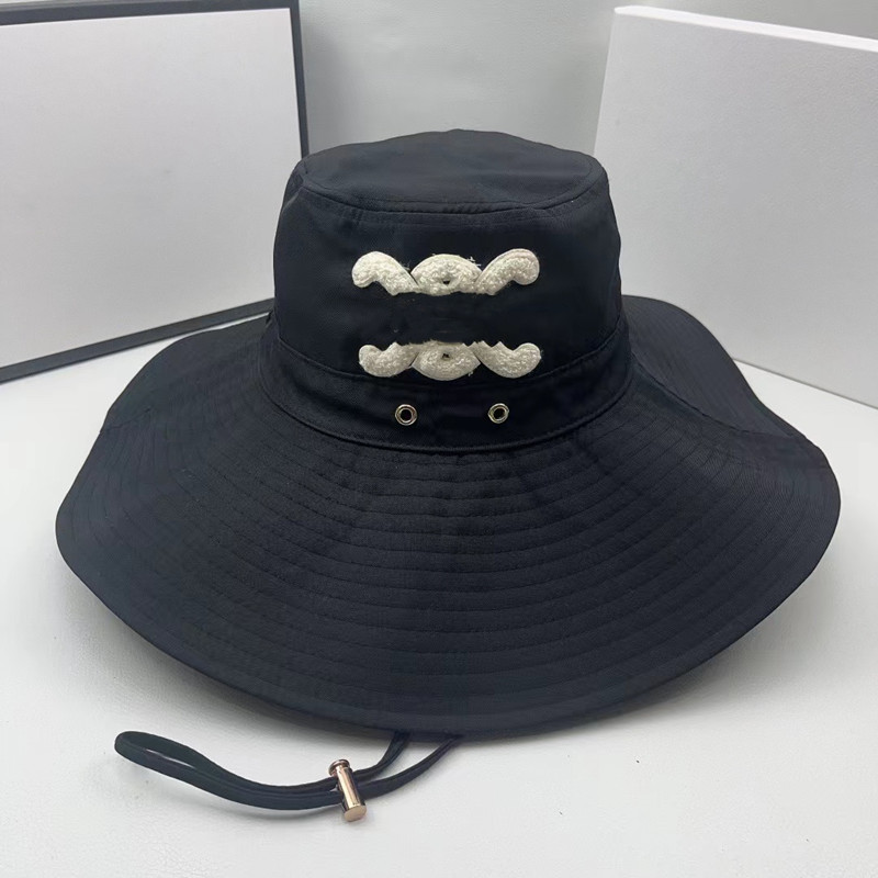 New designer brand Bucket hat for men and women Luxury high quality Sun hat Classic embroidered letter hat Fashion trend Versatile
New designer brand Bucket hat for men and women Luxury high quality Sun hat Classic embroidered letter hat Fashion trend Versatile