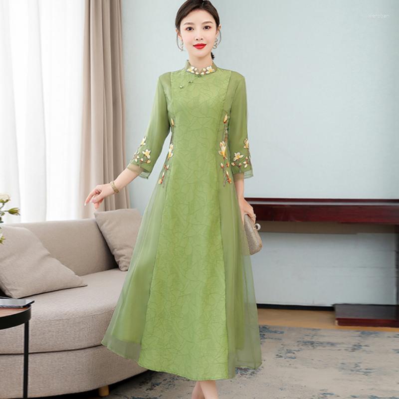Ethnic Clothing 2023 Chinese Style Traditional Elegant Party Dress Women Chiffon Embroidery Cheongsam Retro Aline Qi Pao A656
Ethnic Clothing 2023 Chinese Style Traditional Elegant Party Dress Women Chiffon Embroidery Cheongsam Retro Aline Qi Pao A656