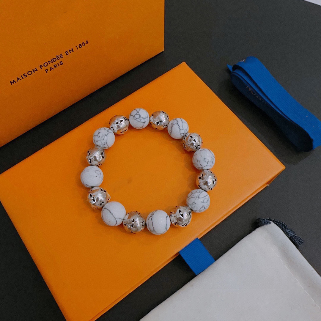 Fashion Agate Beaded Bracelet Women Couple Stainless Steel V Letter Flower Engrave Strands Chain Accessories No Box
Fashion Agate Beaded Bracelet Women Couple Stainless Steel V Letter Flower Engrave Strands Chain Accessories No Box