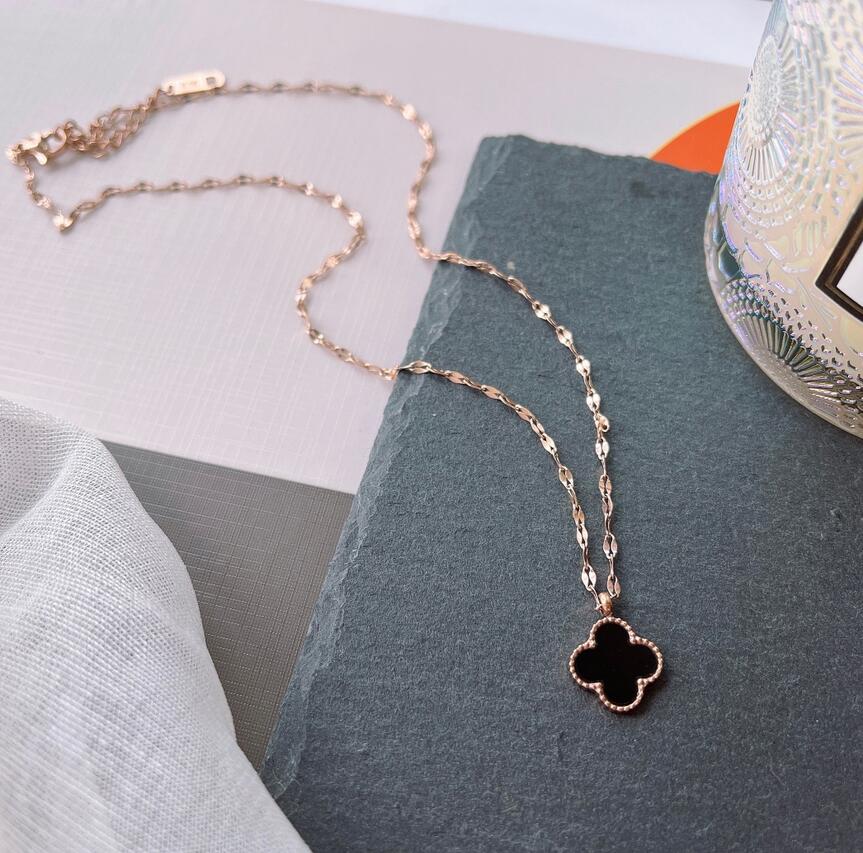 20 Styles Brand Designer Pendant Necklaces Luxury Women Girl Four Leaf Clover Locket Necklace Top Quality Sweater Chain Stainless Steel 18K Gold Plated Jewelry Gift
20 Styles Brand Designer Pendant Necklaces Luxury Women Girl Four Leaf Clover Locket Necklace Top Quality Sweater Chain Stainless Steel 18K Gold Plated Jewelry Gift